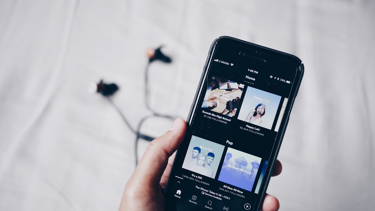 Spotify e OpenAI lançam recurso de tradução de podcasts