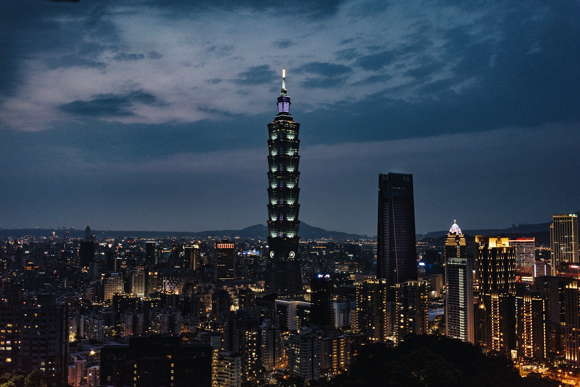 city building under cloudy sky