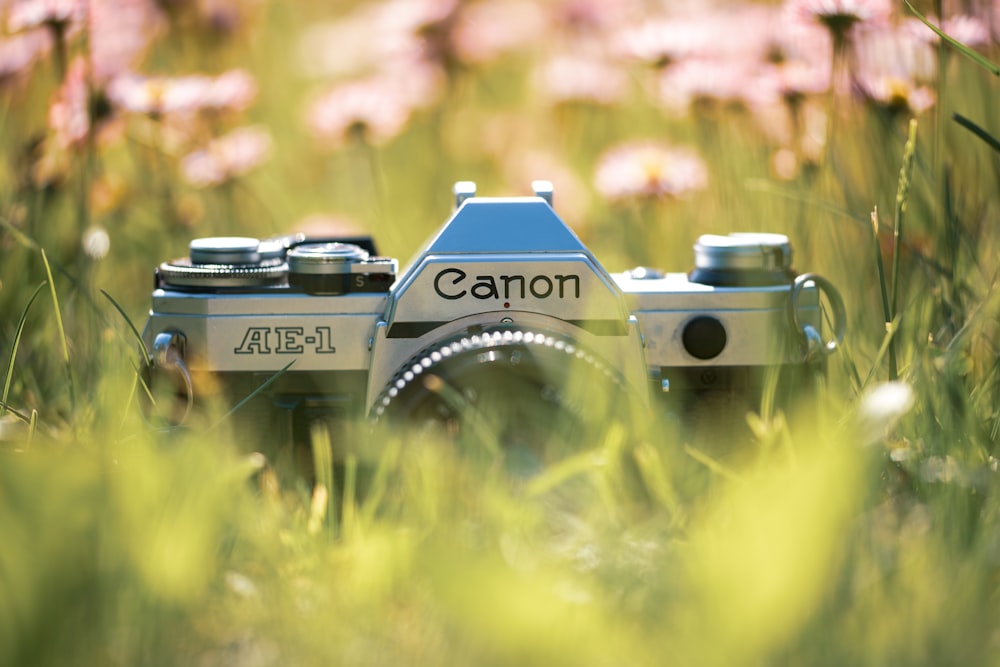silber Canon AE-1 Spiegelreflexkamera