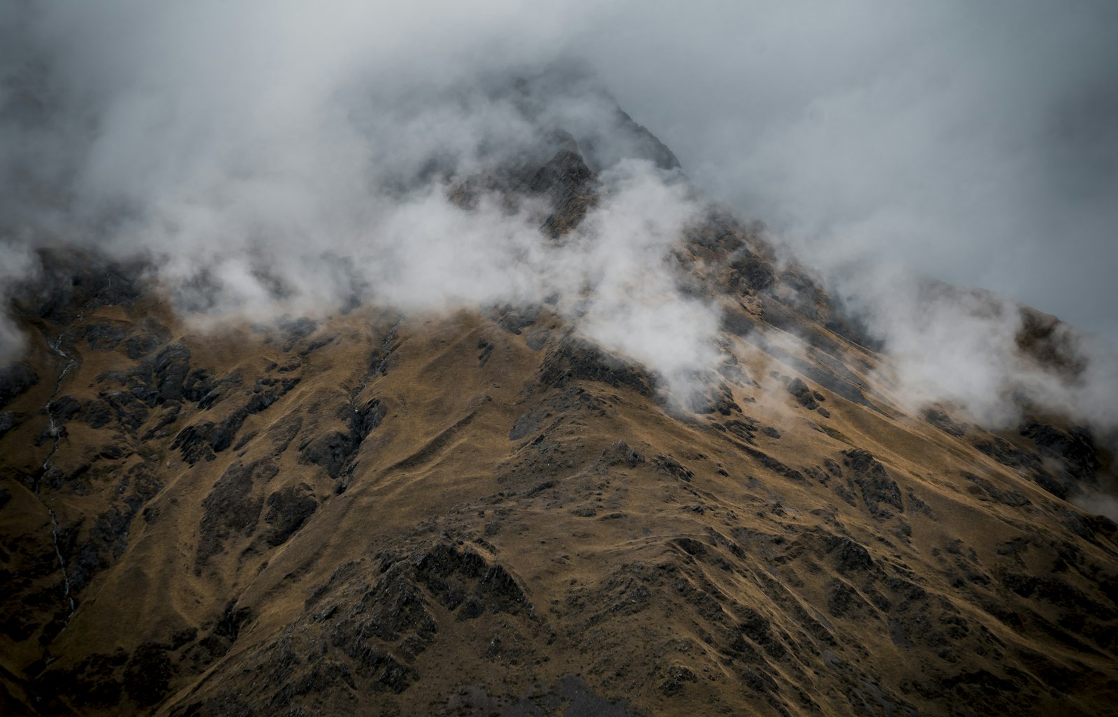 Sony a6500 + Sony Vario-Tessar T* E 16-70mm F4 ZA OSS sample photo. Bird's-eye view photography of photography