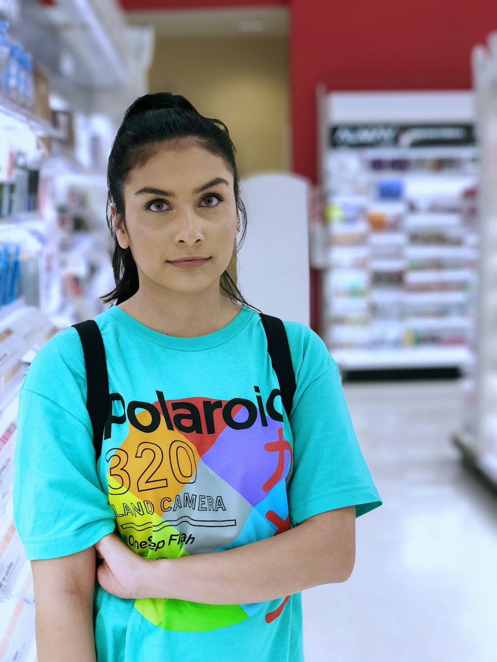 woman wearing teal crew-neck t-shirt