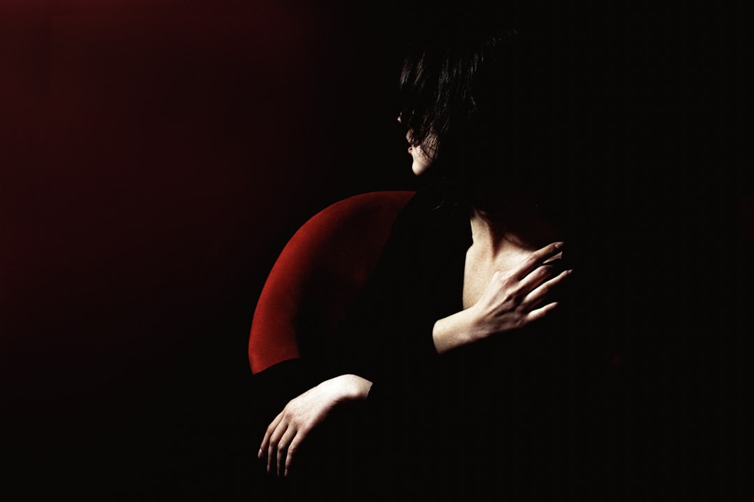 black long-sleeved shirt, We are Lynch’s fans and his style. So this red room is from Twin Peaks .