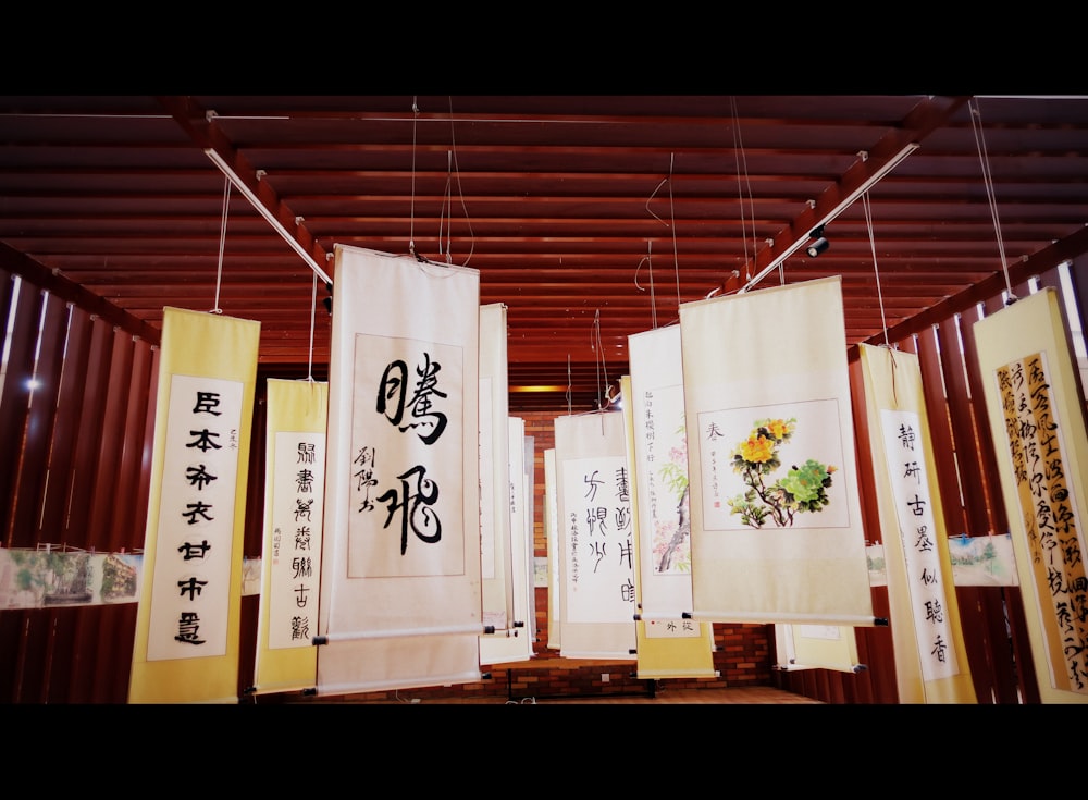 schermatura della segnaletica della scritta Kanji appesa