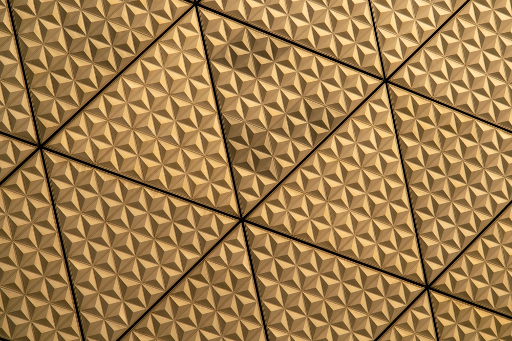 Arany a fürdőszobában, mozaikok és csempék egy kifinomult színben /  Szakemberek tippei / Merkury Market webáruház