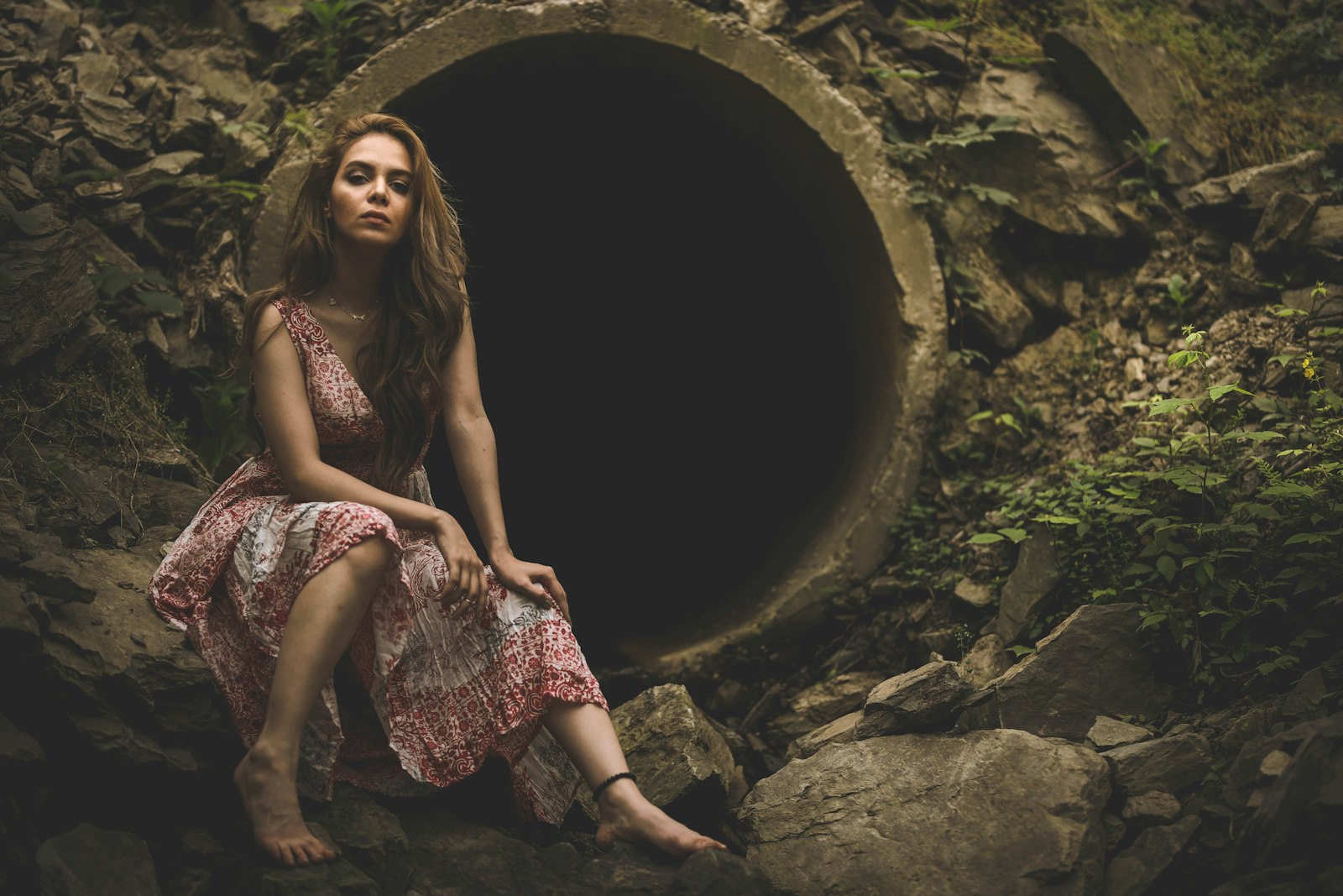 Sigma 85mm F1.4 DG HSM Art sample photo. Woman sitting in front photography