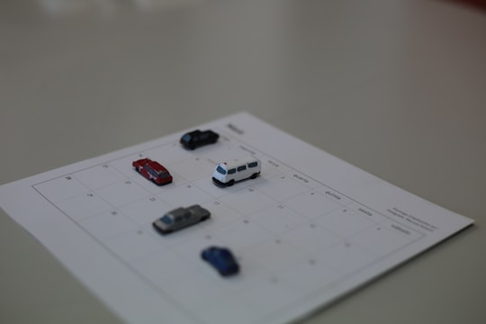 A calendar with marked dates and a car key placed on top, symbolizing flexible driver bookings.