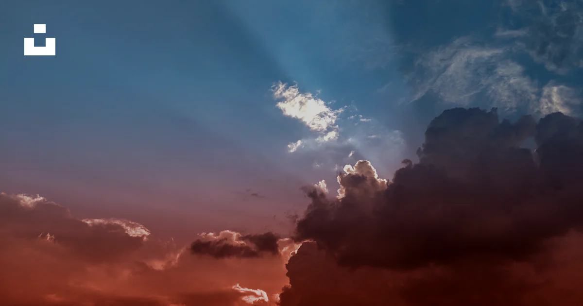 Ray Coming Back Sun ray coming behind clouds photo – Free Żeglarska 7 Image on Unsplash