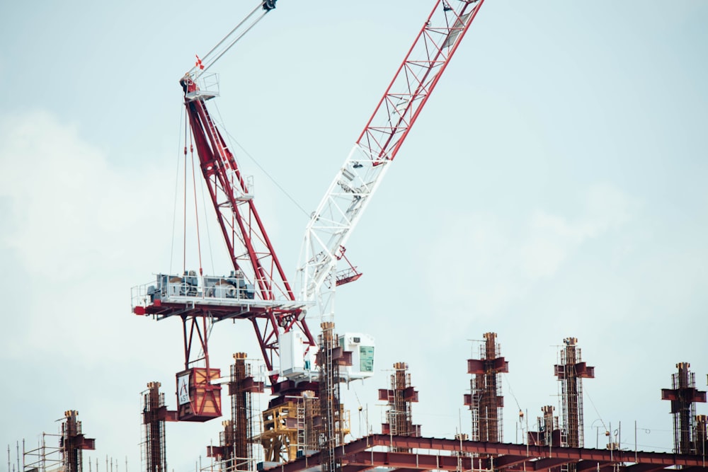 crane lifting an equipment