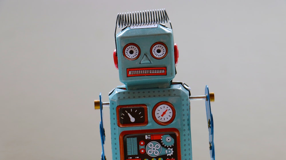giocattolo robot in plastica blu