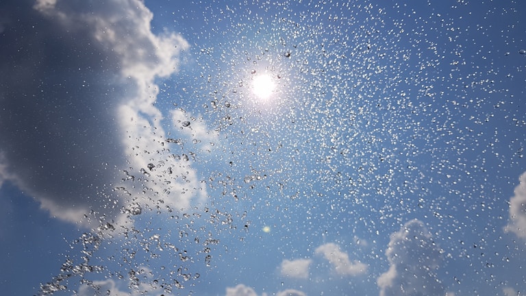 Simple diagram of the water cycle with arrows and clouds