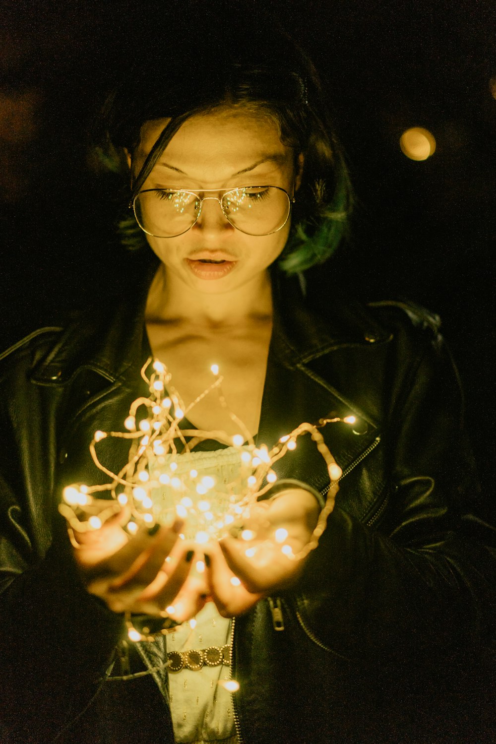 woman holding string light