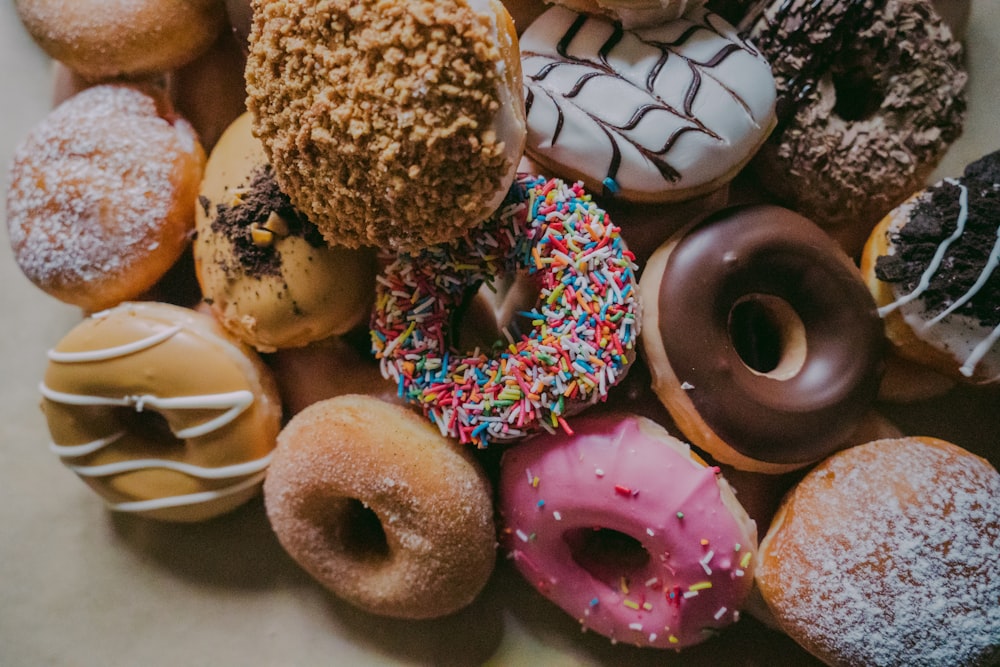 Donuts mit verschiedenen Geschmacksrichtungen