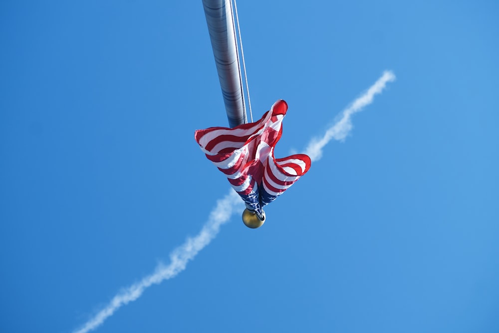 vue de ver vue de l’œil de ver photographie du drapeau des États-Unis dans le poteau