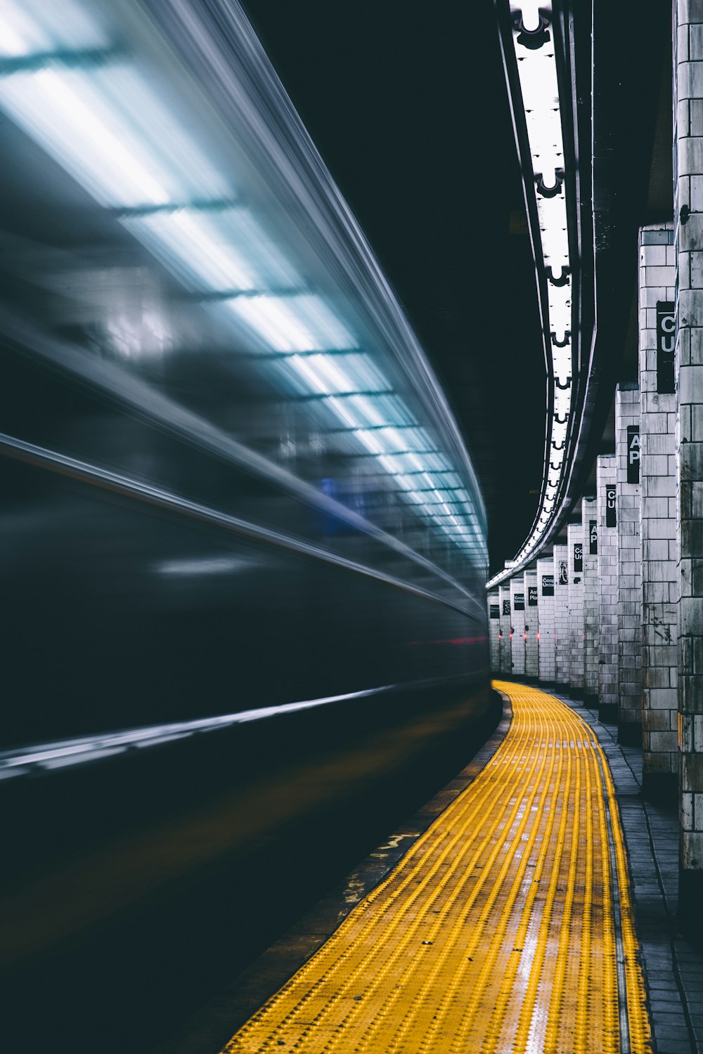 fotografia time lapse del treno