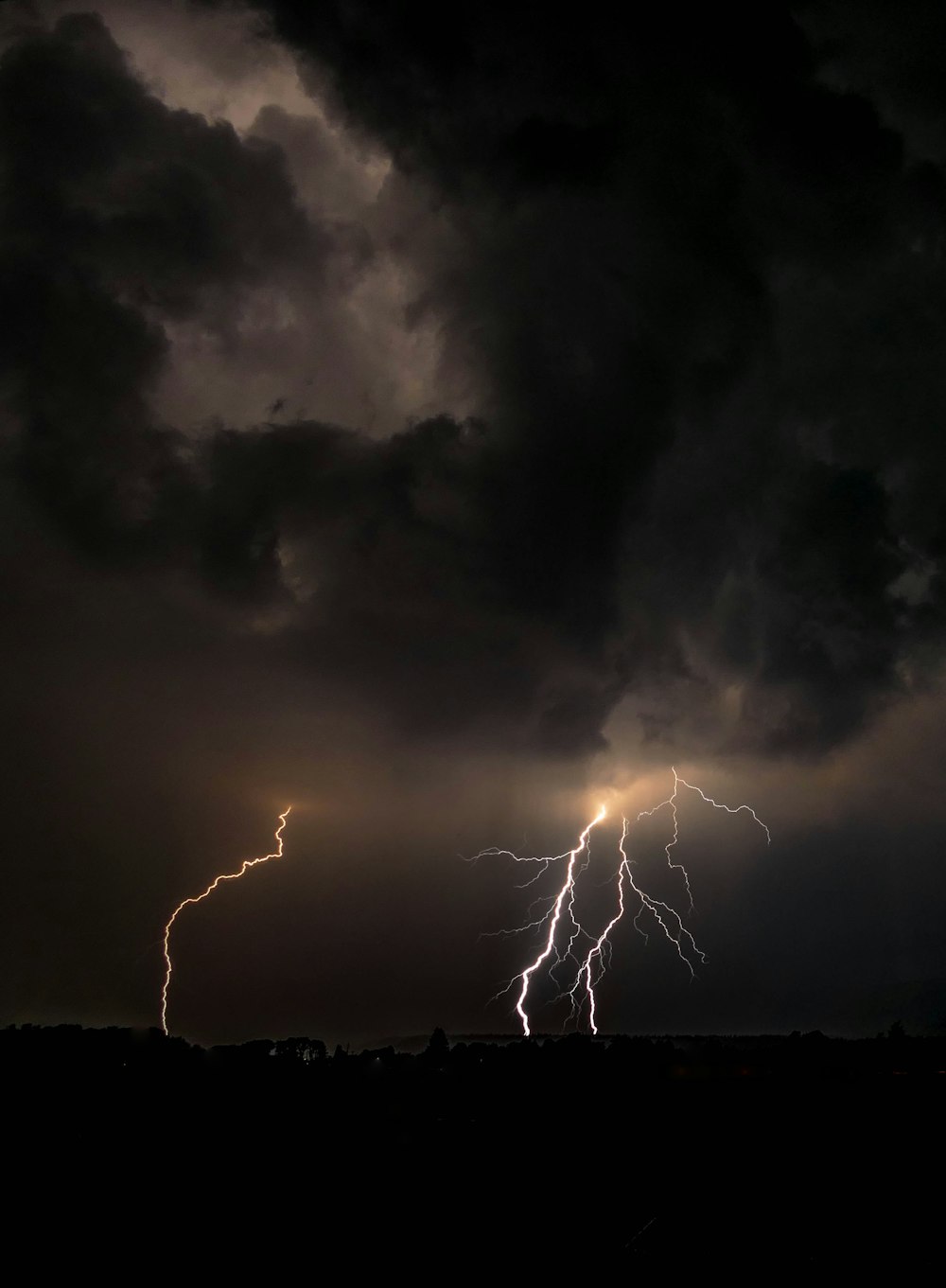 嵐の中の稲妻のタイムラプス撮影