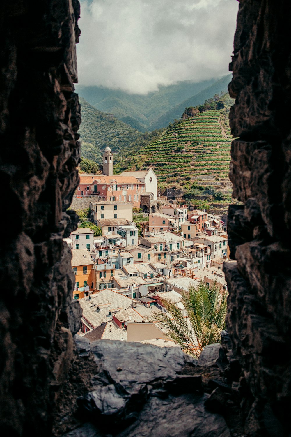 finestra attraverso la città