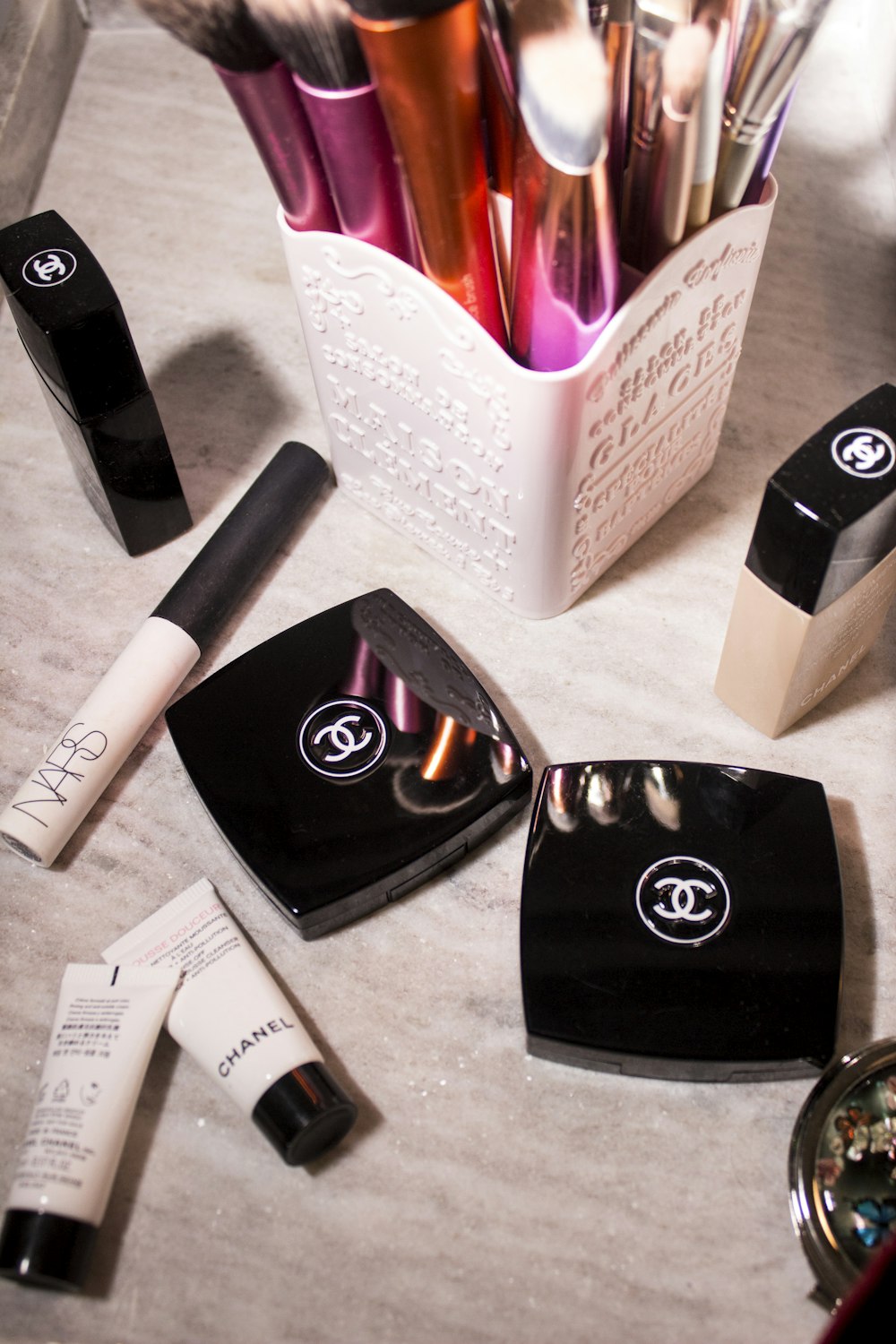 Chanel makeup set photo – Free Day cream Image on Unsplash