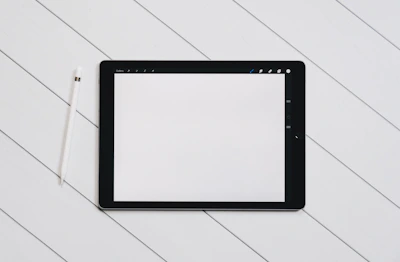 Digital setup flow shown on a tablet screen with clear, intuitive steps.