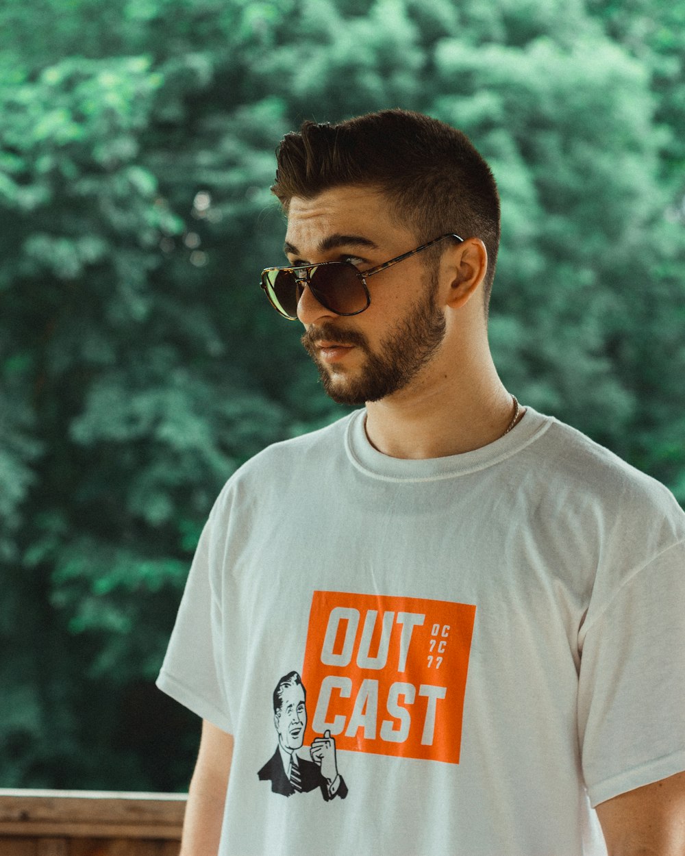 man wearing white and orange crew-neck t-shirt