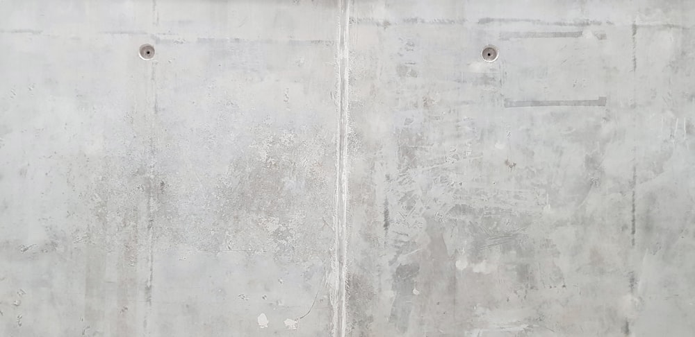 grey concrete wall