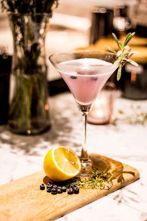 un cocktail rose sans alcool