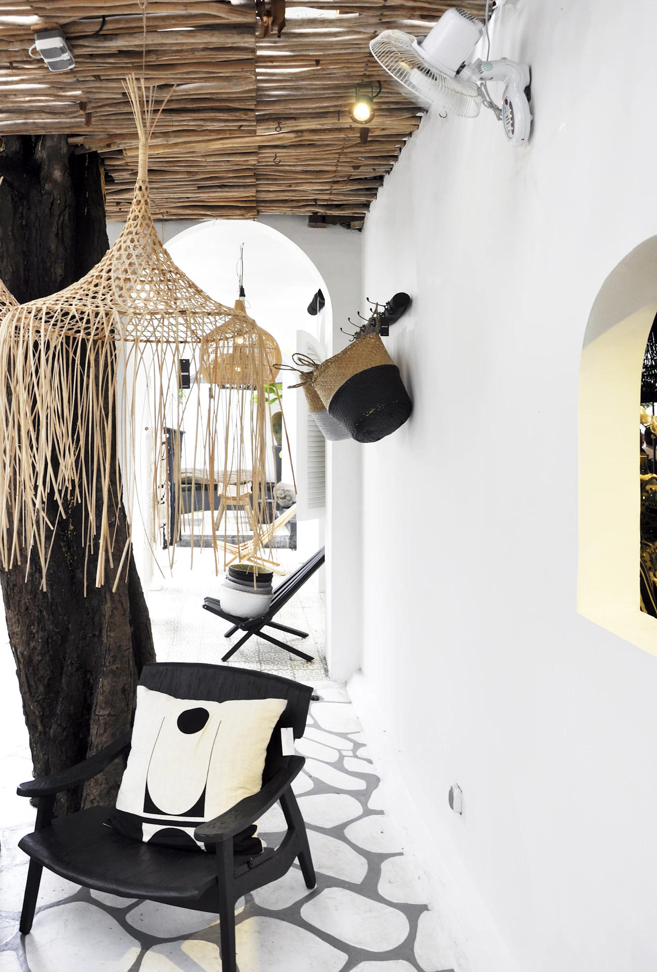 Salón elegante y luminoso de una vivienda mediterránea