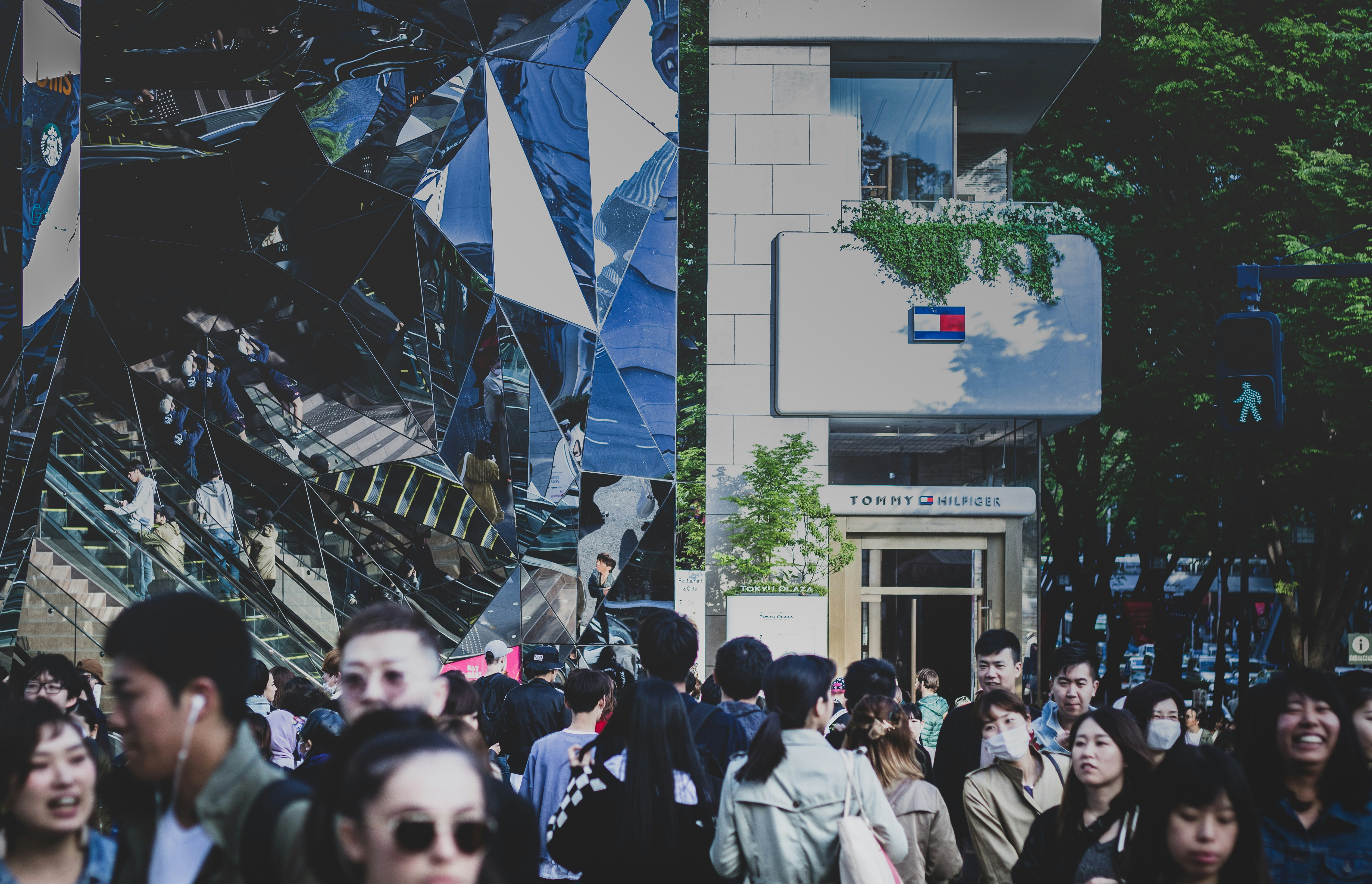 华为商场城，不止于购物，更是科技与生活的未来交响曲