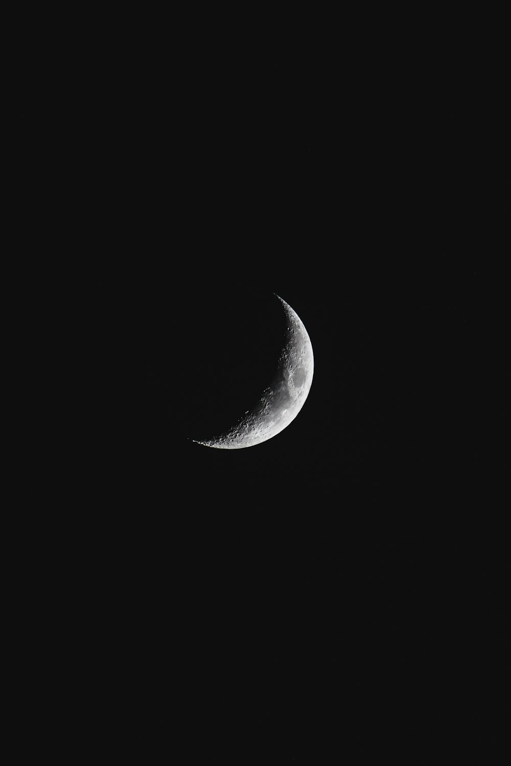 closeup photography of crescent moon