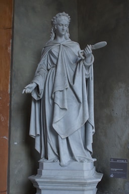 A serene violet-hued statue of a Greek figure holding a tablet, symbolizing communication and connection.
