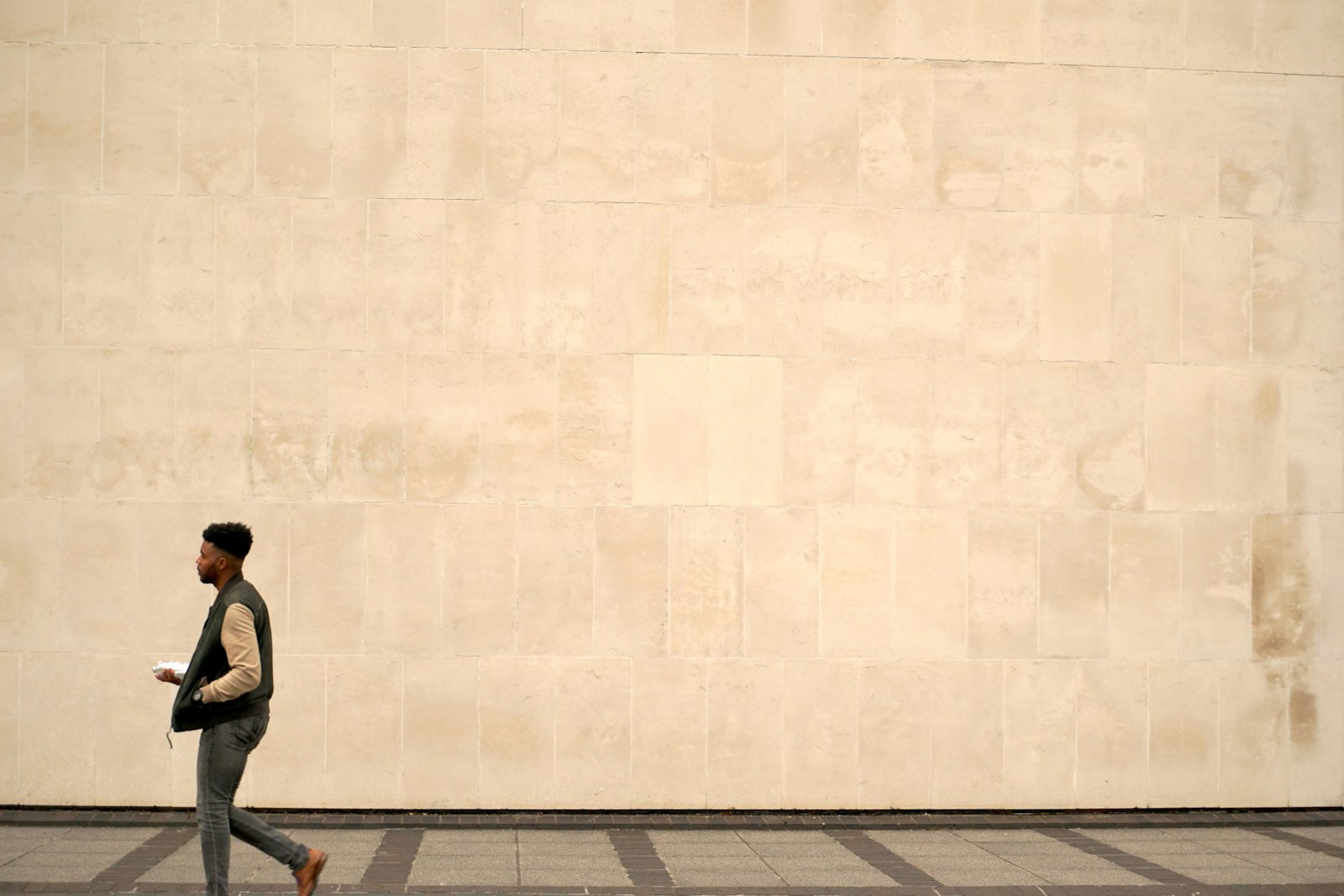 Sony a6300 + Sony E 16-50mm F3.5-5.6 PZ OSS sample photo. Man walking on grey photography