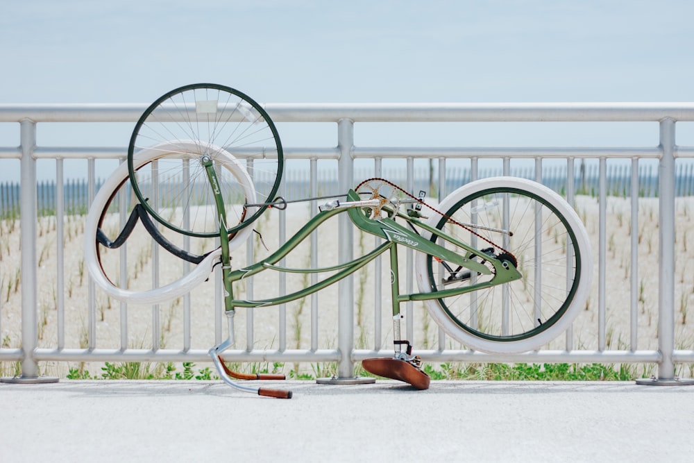 bicicleta verde da cidade