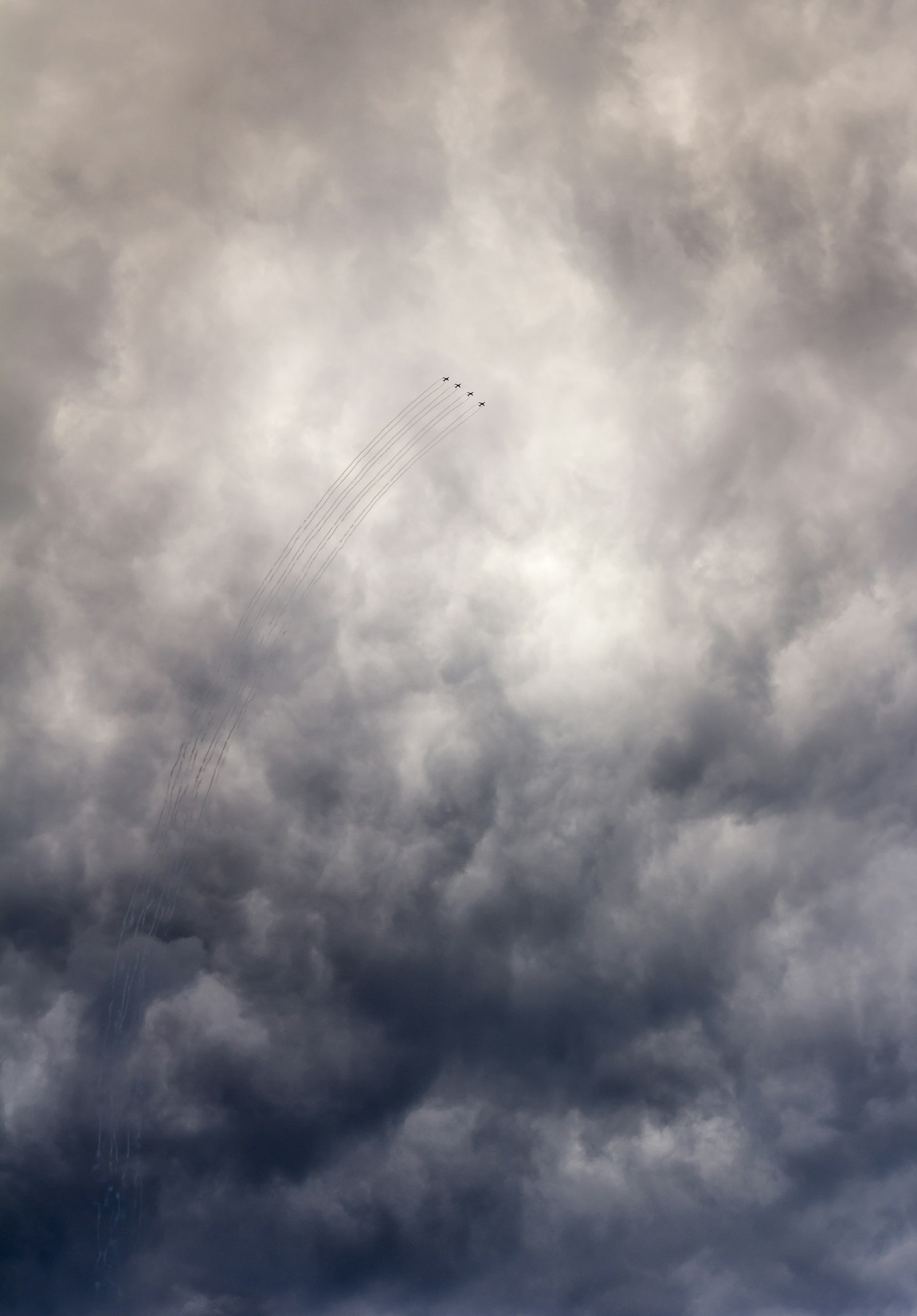 Canon EOS 60D + Canon EF 16-35mm F4L IS USM sample photo. Plane contrails photography