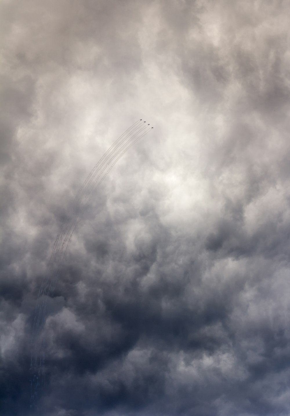 plane contrails