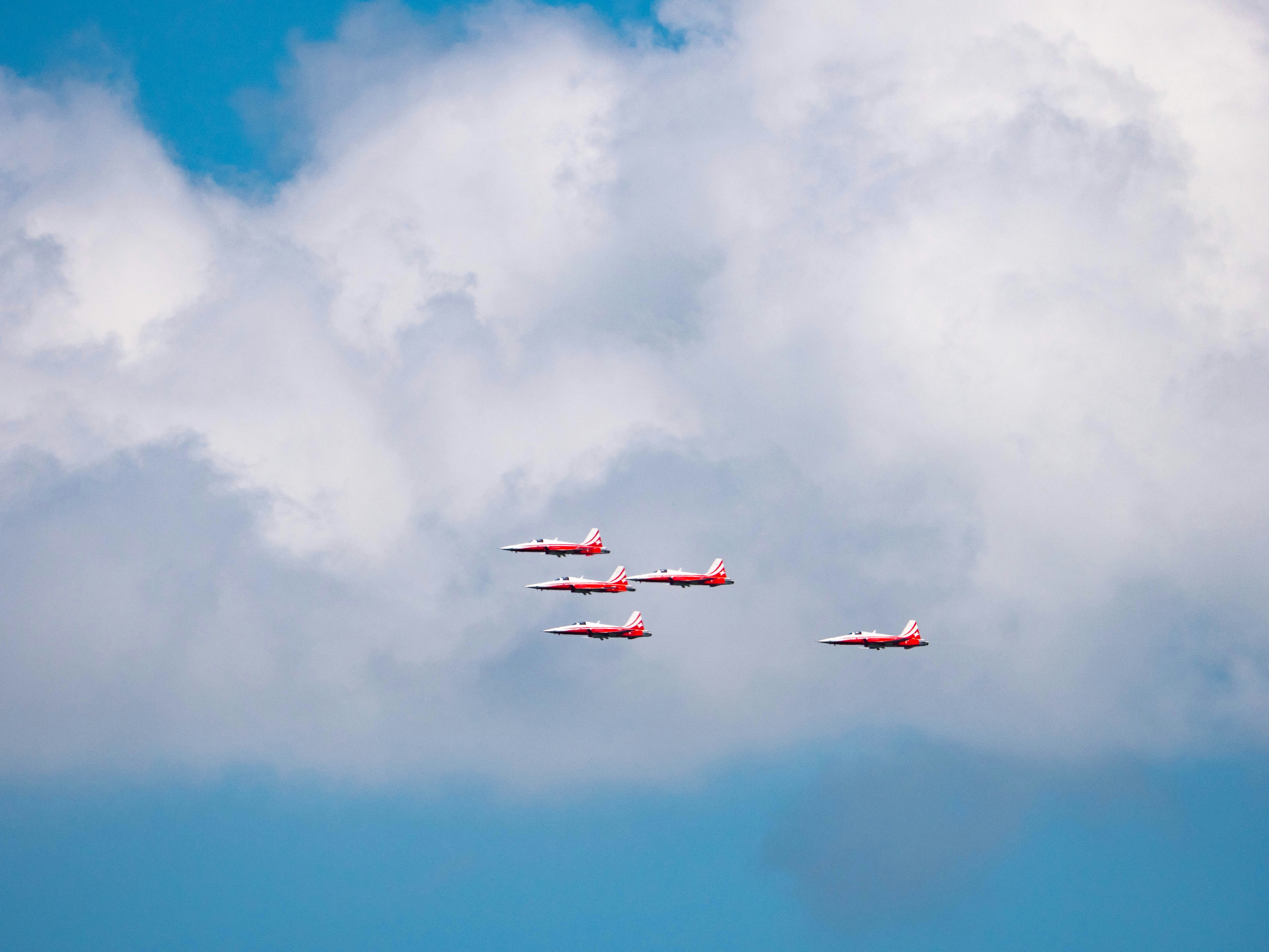 five red-and-white planes in flight, patrouille suisse show