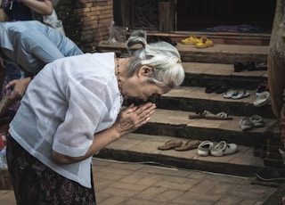 woman praying