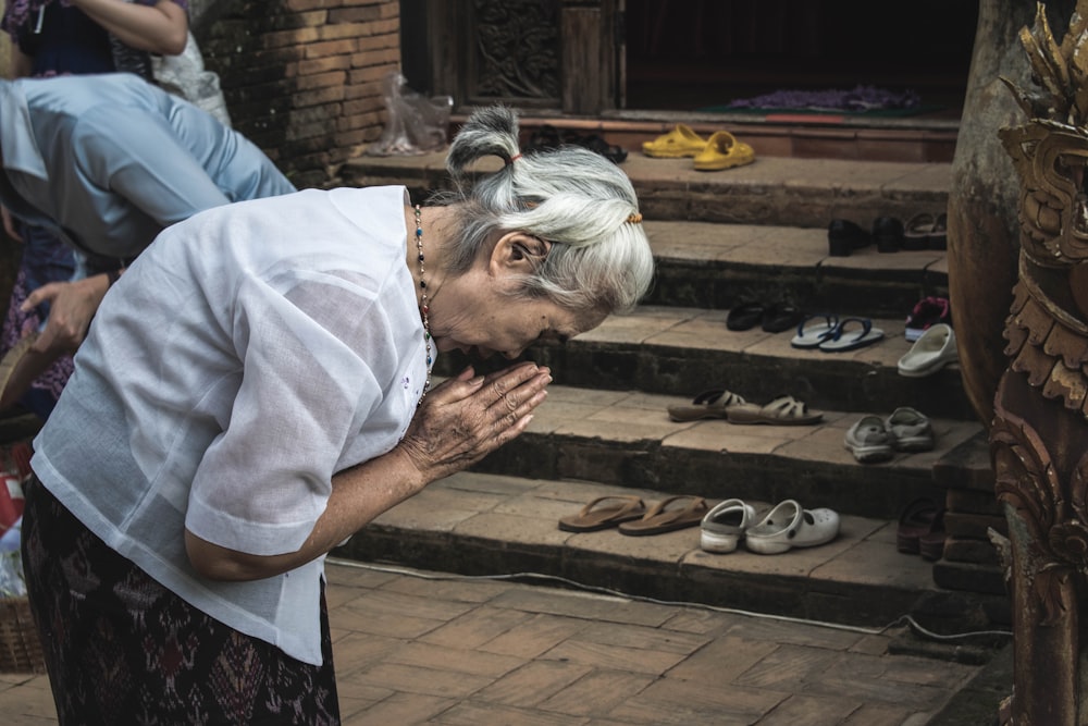 woman praying