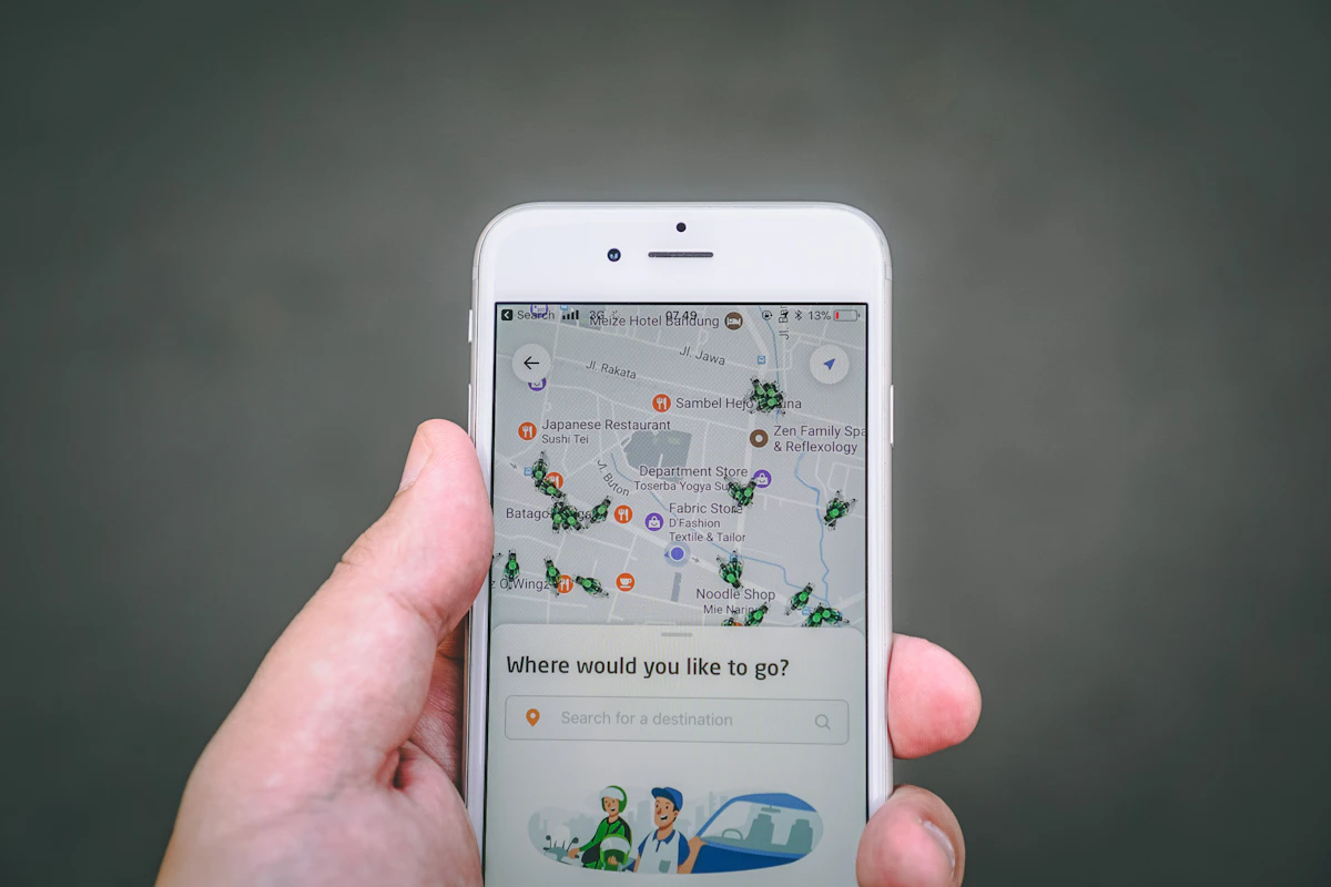 Uber SWOT分析 2026：Waymo離脱後に問われる「アグリゲーターの車両保有テスト」