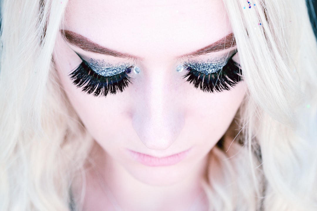 Eyelash extensions - 10 reason to NOT fire your hairstylist 