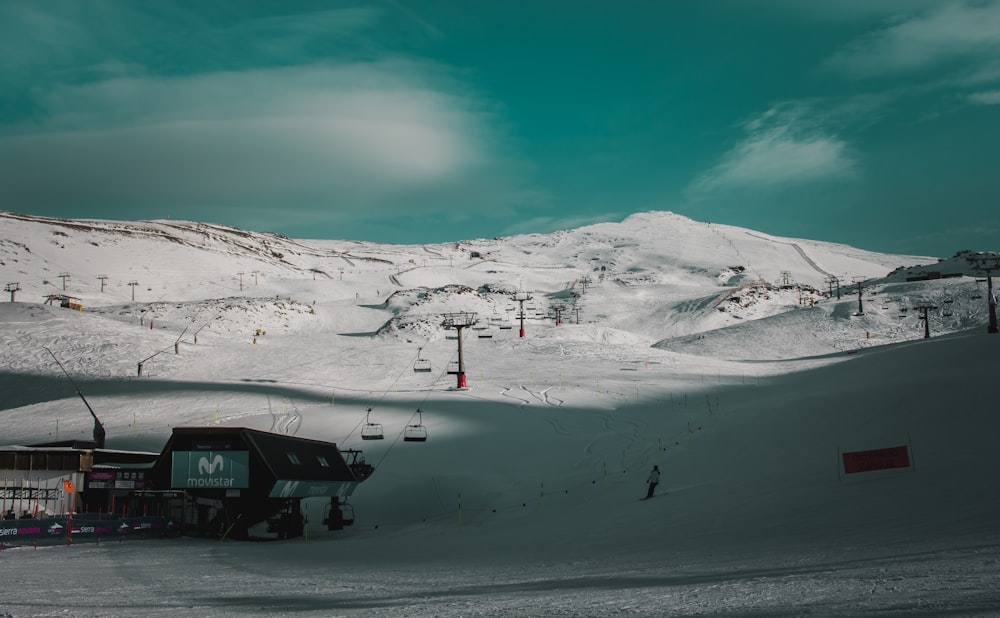 black cable car at daytime