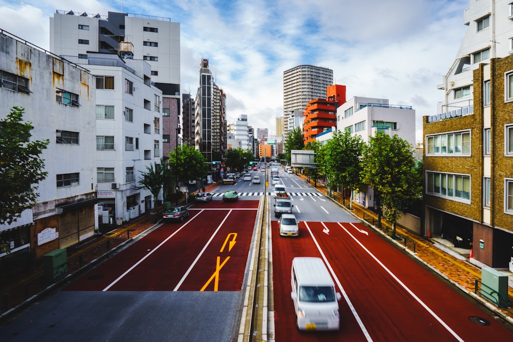 街の道路の写真