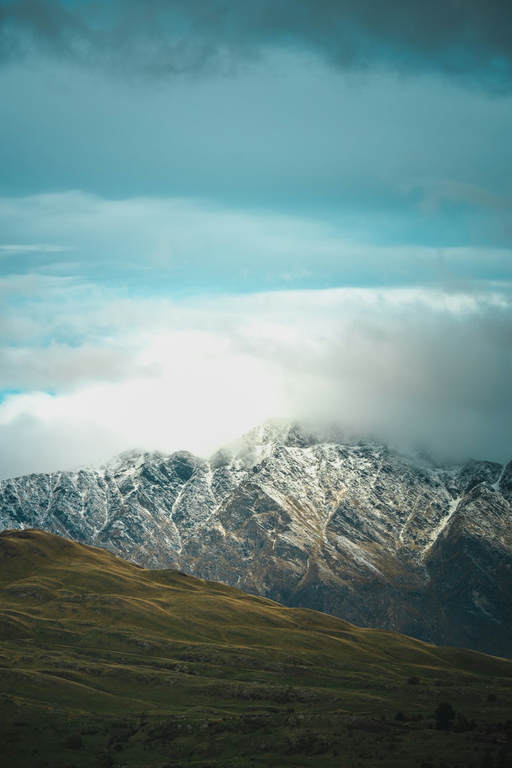 gray and black mountains