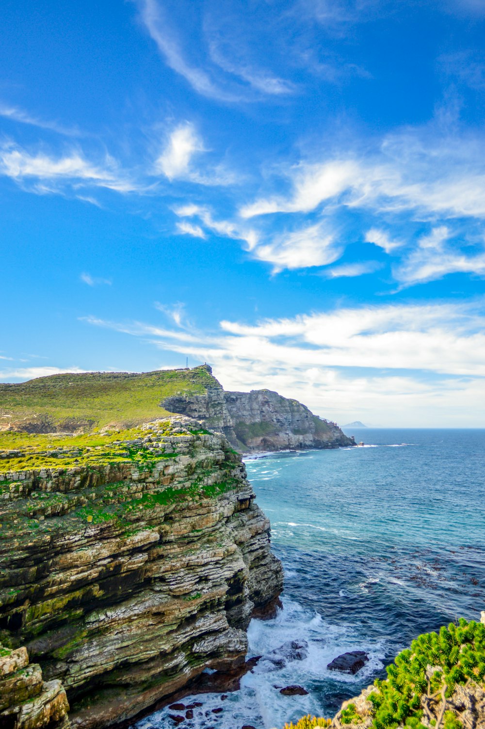 landscape photo of cliff near sea