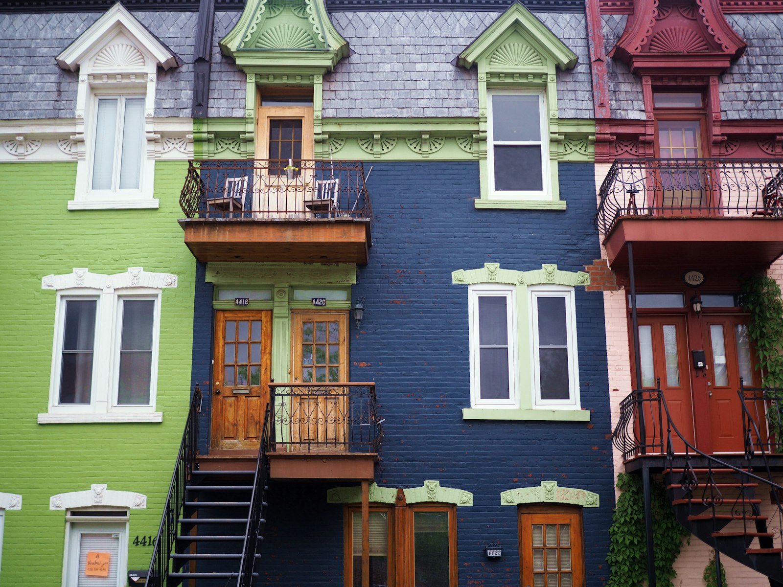 加拿大哪一种颜色的房屋最容易卖出高价？