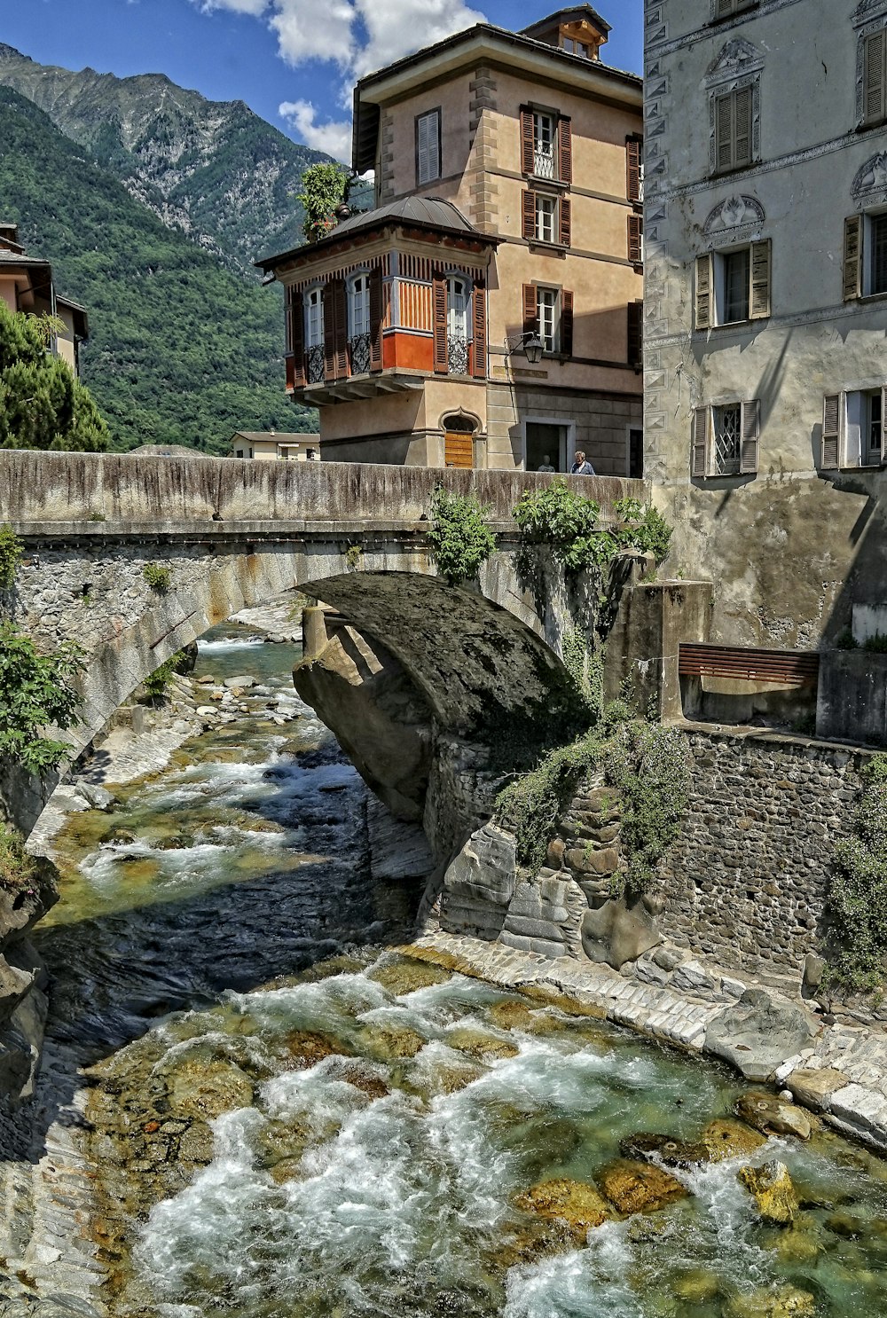 grey concrete bridge