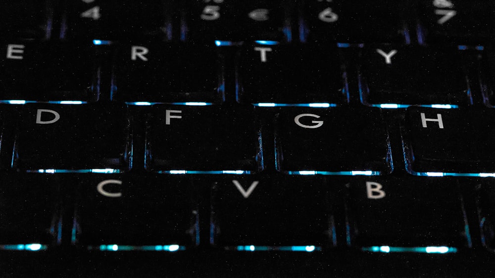 黒のバックライト付きキーボード