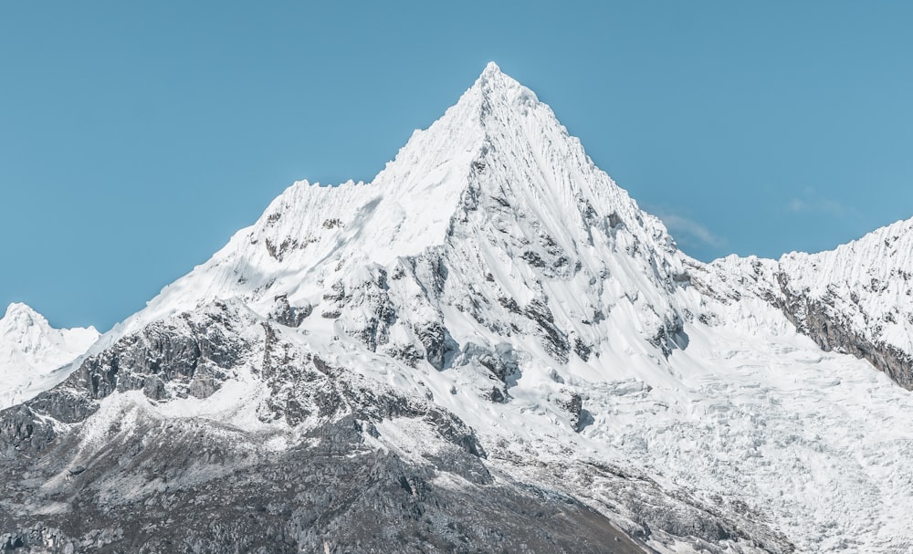 mountain covered with snow at daytime