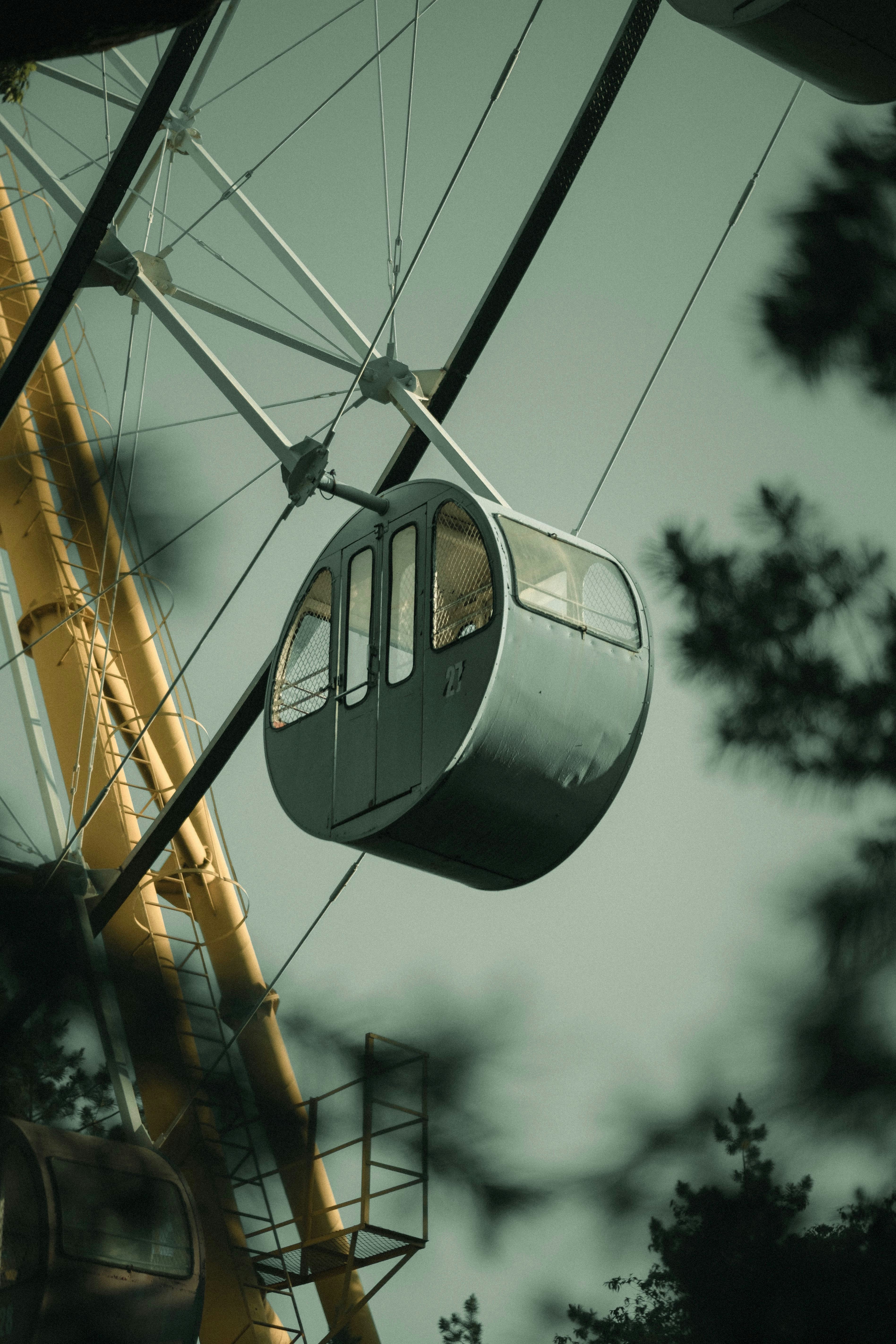 Ferris wheel cabin