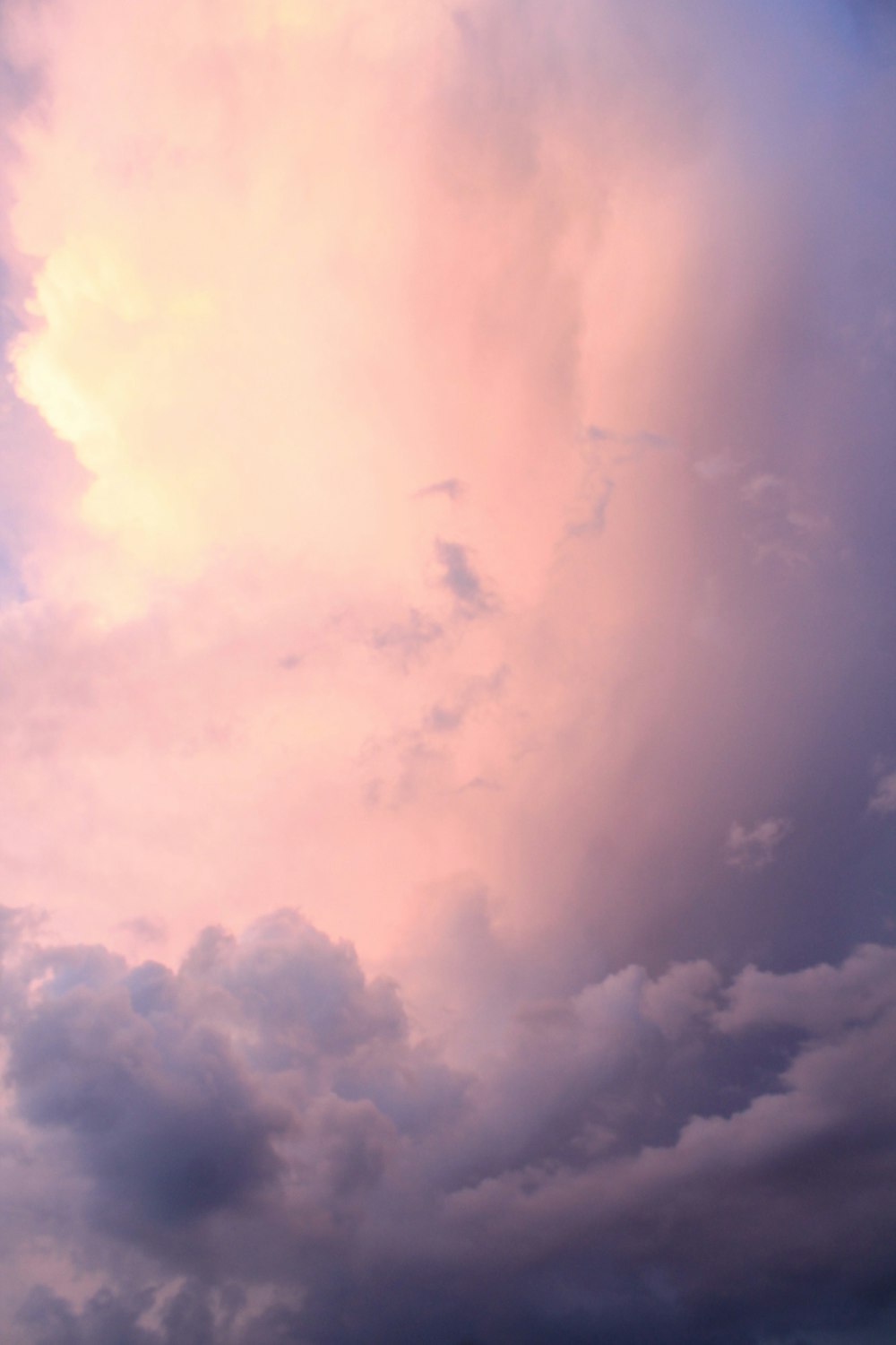 nuages blancs pendant la journée