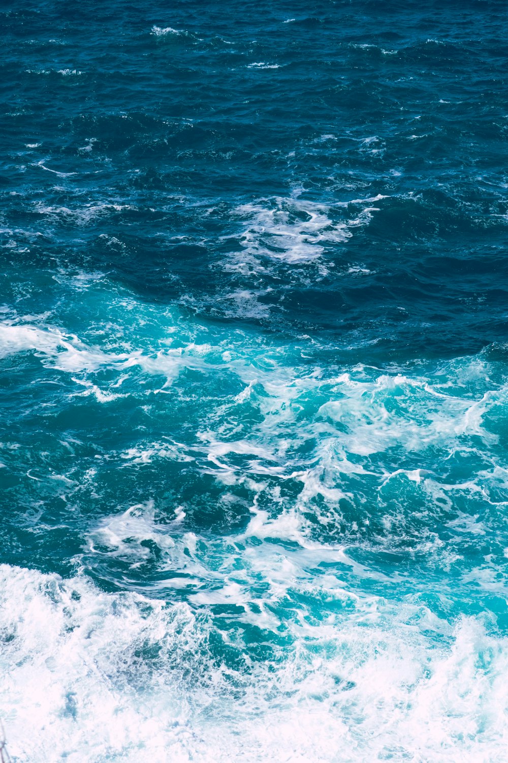 ocean wave in shallow focus photography