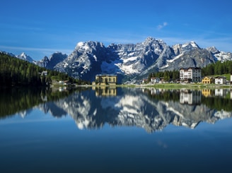 worm's eyeview of bod of water